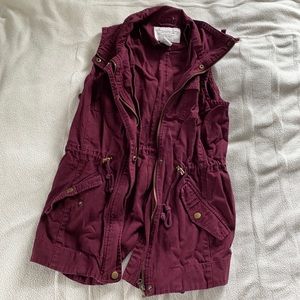Vest, color maroon 285) gold buttons & zipper, size M